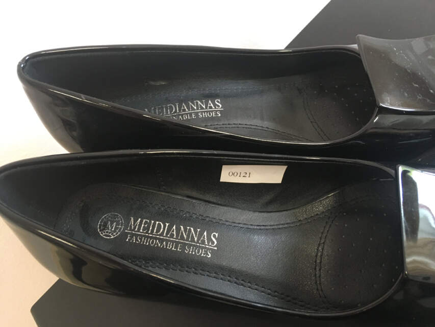 Туфли женские торговой марки «MEIDIANNAS», артикул 00121, изготовитель «Fujian Juxiang Slippers Industry Co.LTD» (Китай)