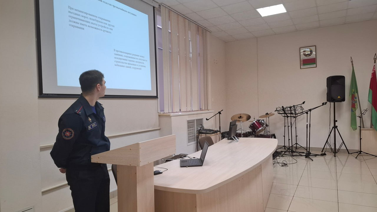 Члены пожарной дружины Витебской областной инспекции Госстандарта и лица ответственные за пожарную безопасность в инспекции прошли обучение, проведенное представителем Витебского ГОЧС
