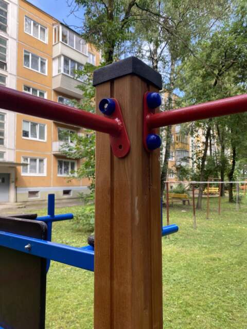 Нарушения на детской площадке