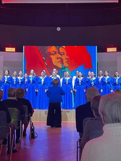 Torzhestvennoye-meropriyatiye-ko-Dnyu-Oktyabrskoy-revolyutsii