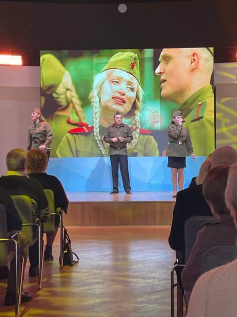 Torzhestvennoye-meropriyatiye-ko-Dnyu-Oktyabrskoy-revolyutsii