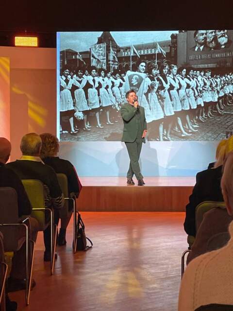 Torzhestvennoye-meropriyatiye-ko-Dnyu-Oktyabrskoy-revolyutsii