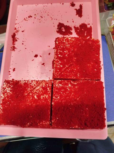 nezayavlennykh dobavkakh v konditerskikh izdeliyakh