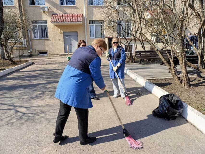 Sotrudniki Vitebskoy oblastnoy inspektsii Gosstandarta prinyali uchastiye v gorodskom subbotnike