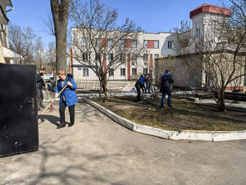 Sotrudniki Vitebskoy oblastnoy inspektsii Gosstandarta prinyali uchastiye v gorodskom subbotnike