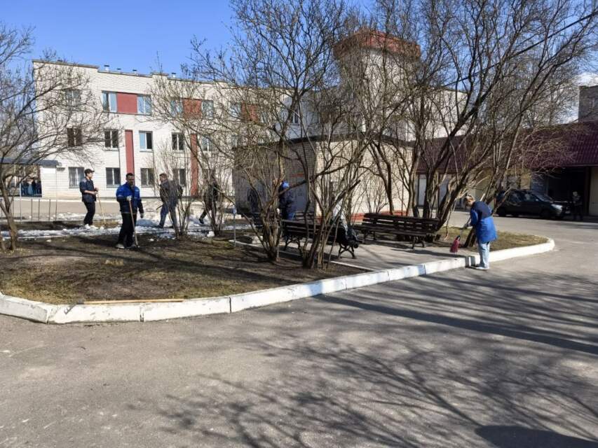 Sotrudniki Vitebskoy oblastnoy inspektsii Gosstandarta prinyali uchastiye v gorodskom subbotnike