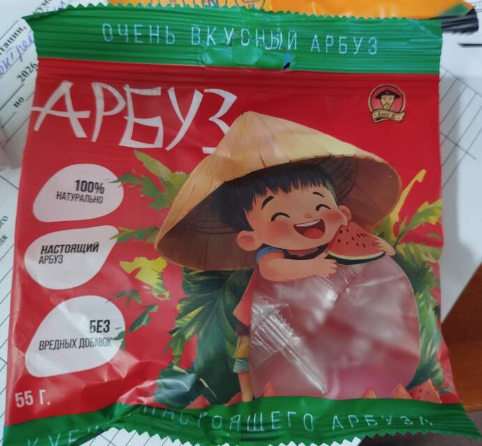 izdeliya konditerskiye sakharistyye «Zhevatel'naya konfeta so vkusom mango-kubik mango» i «Zhevatel'naya konfeta so vkusom arbuz-kubik arbuz