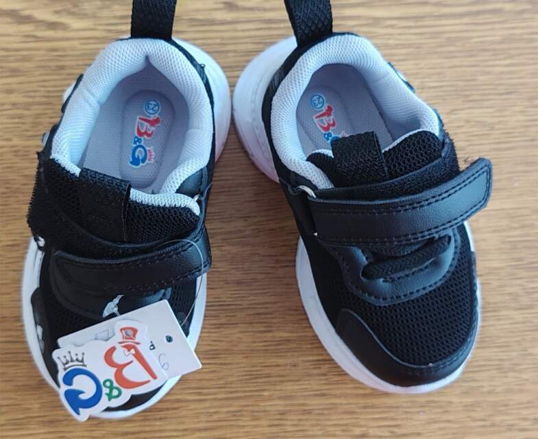 Obuv' t.m. «Boys and Girls» s nedopustimoy podkladkoy iz poliestera